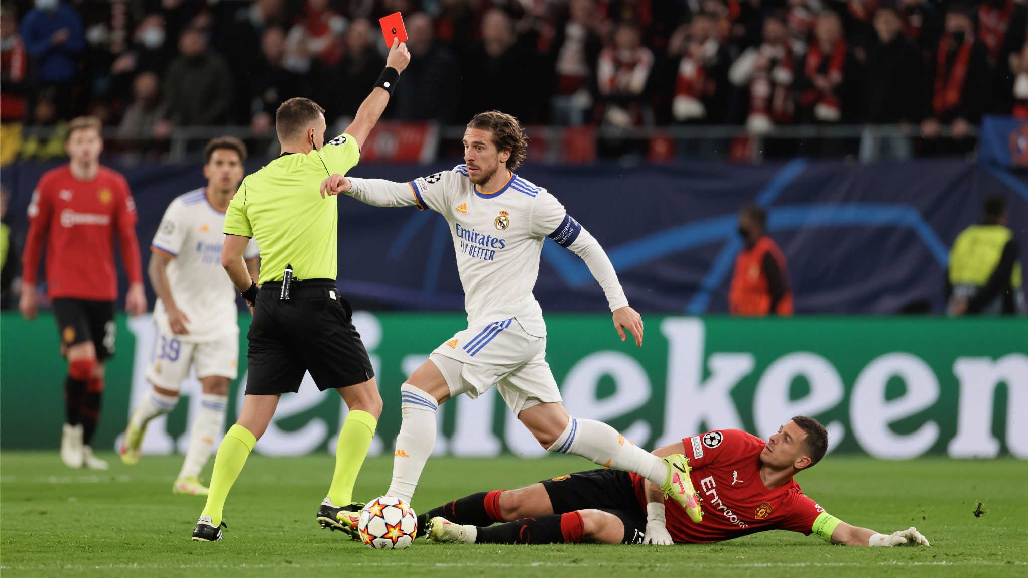 比赛刚刚进入第6分钟，“欧冠霸主”球队出现了意想不